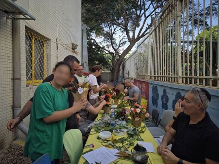 מתוך פעילות חוויתית במרכז בני ארזים בראשון לציון